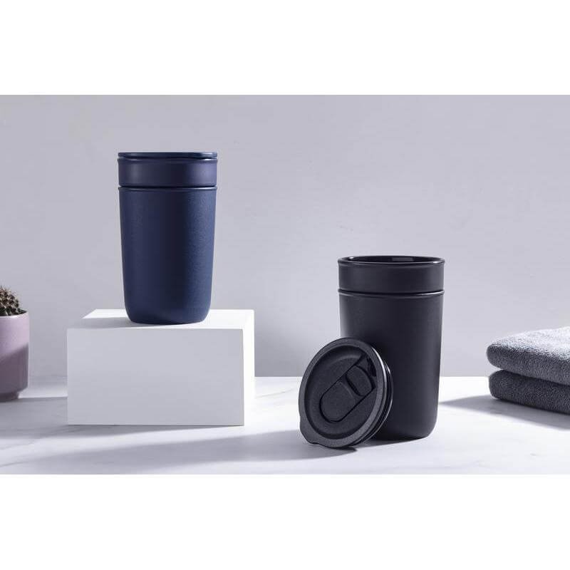 SAVONA - Hans Larsen Premium Ceramic Tumbler With Recycled Protective Sleeve - Black - Image 6
