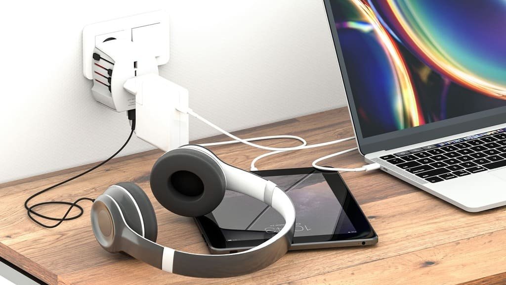 SKROSS World Travel Adapter MUV USB (AC) - USB & Type C ports - Image 4